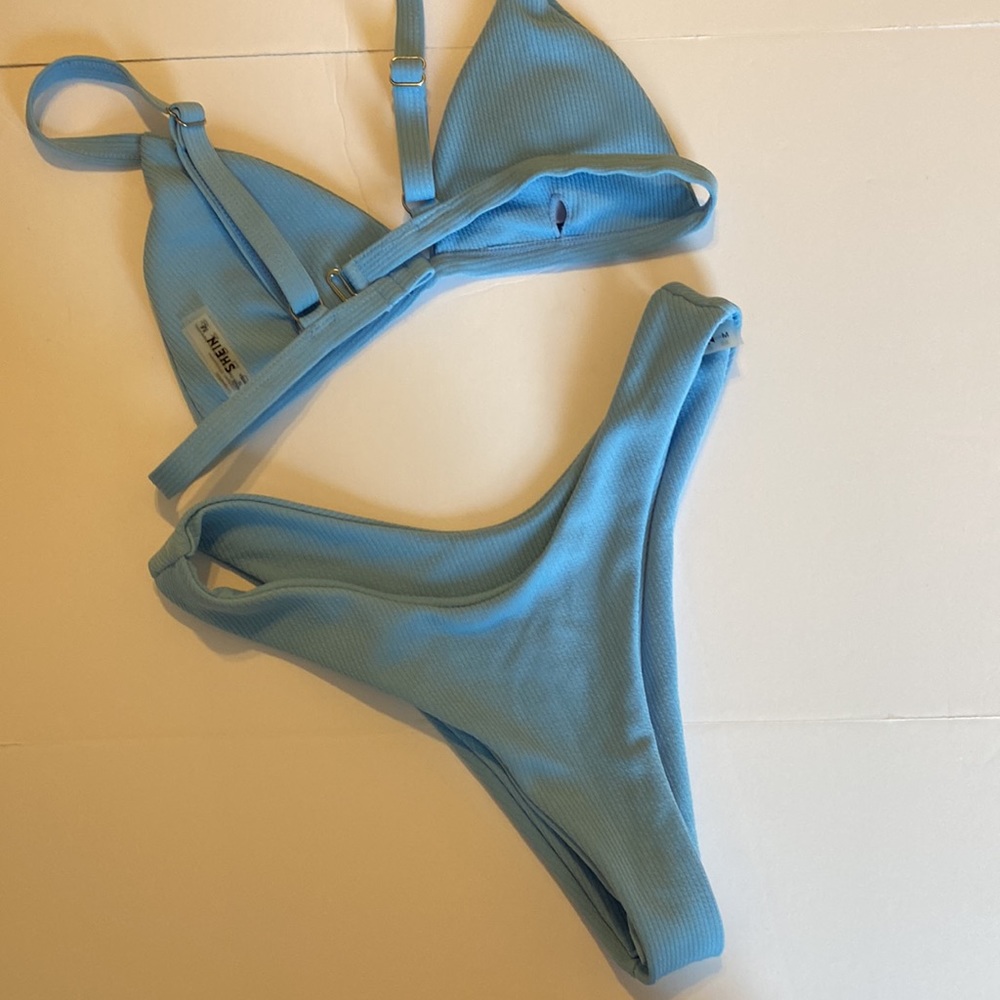 Blue bikini - Picture 2 of 4